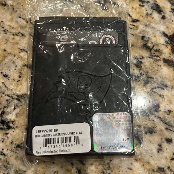 New NFL Tampa Bay Bucs moneyclip wallet - Picture 4 of 4